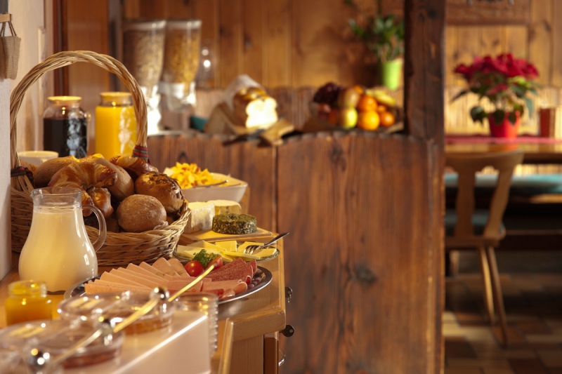 boulangerie-SIGNES-min_breakfast_buffet_food_restaurant_meal_hotel_plate_fresh-718745